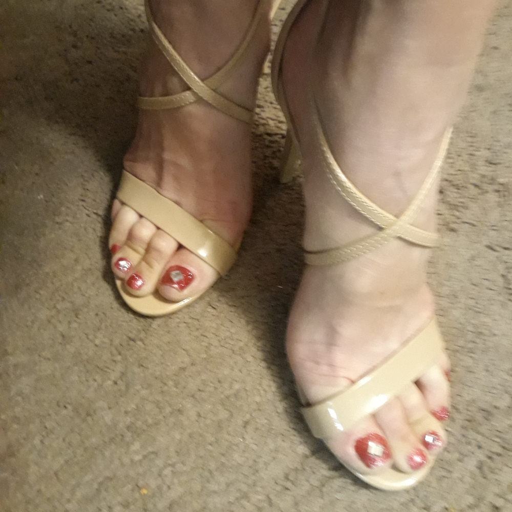 Steve Madden beige (nude) strappy heel sandals. Size 7.5 Brand new